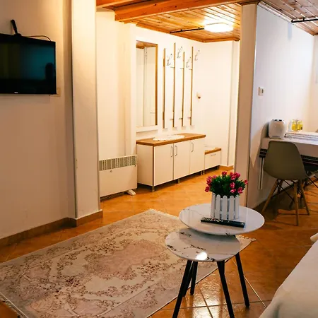 Antigona Apartment