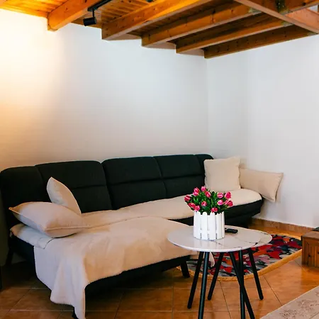 Antigona Apartment Gjirokaster
