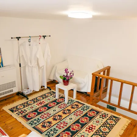 Antigona Apartment *