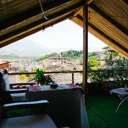 Antigona Apartment *